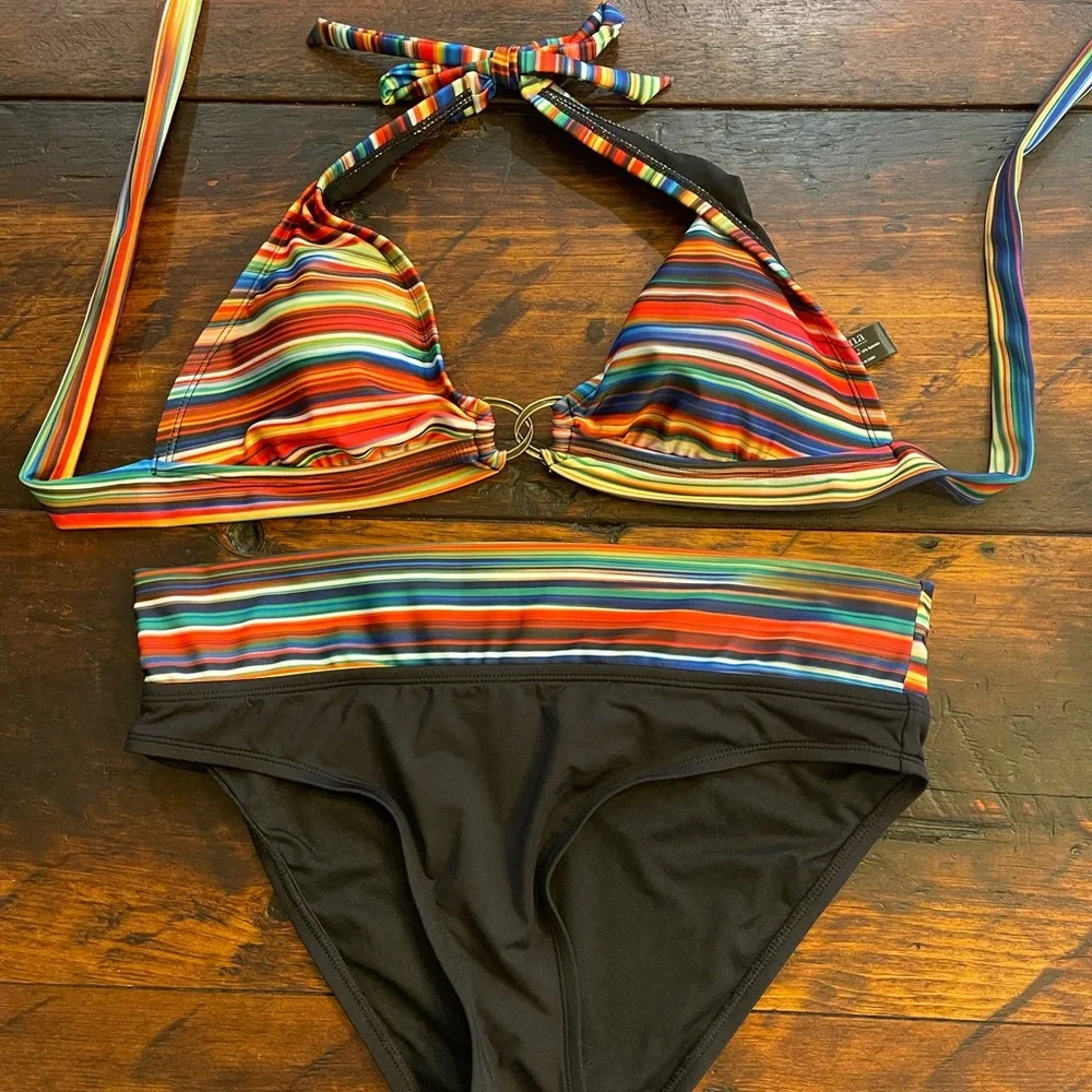 Bikini - Picture 1 of 5